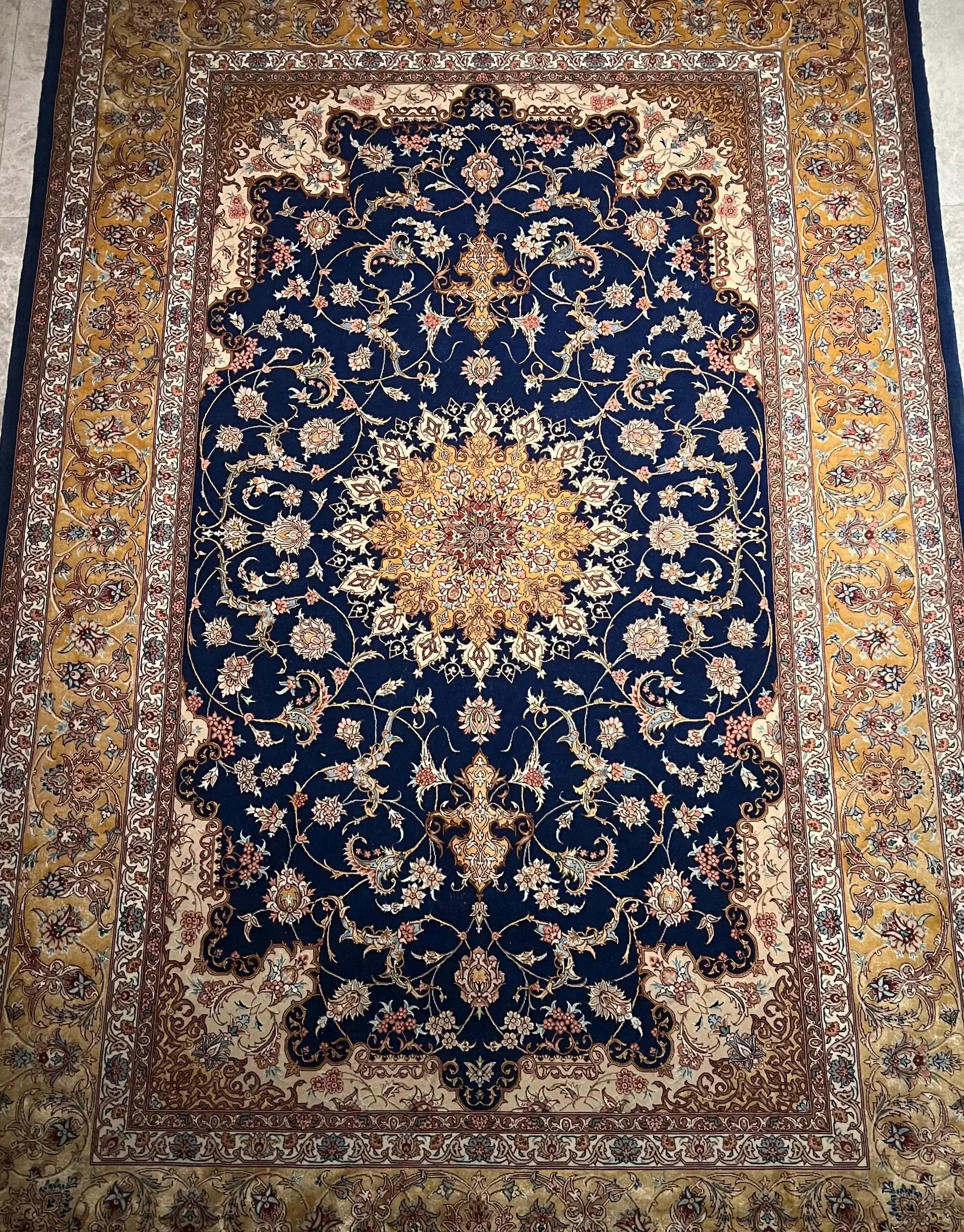 Rug Isfahan Mohaghegh 5