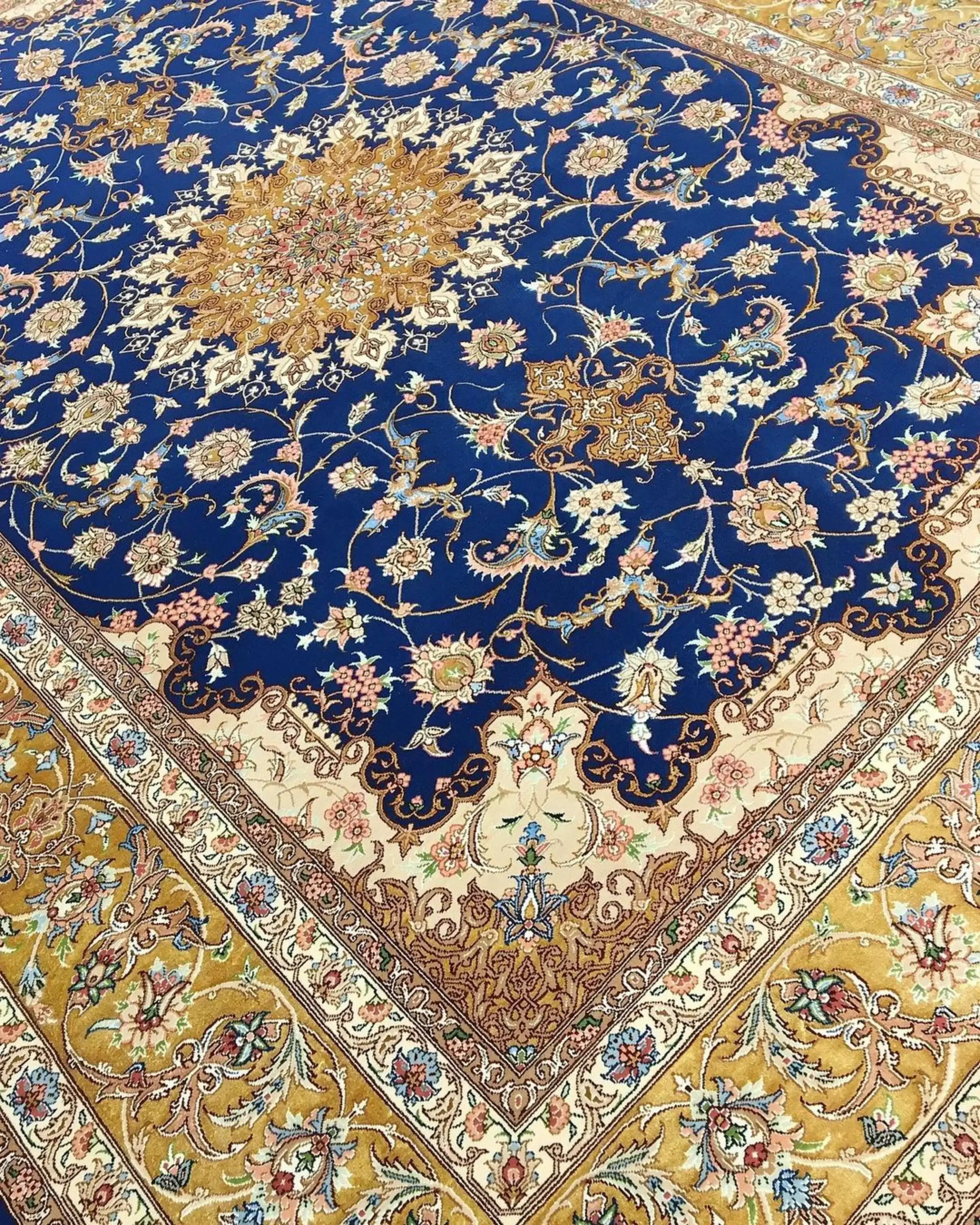 Rug Isfahan Mohaghegh 3