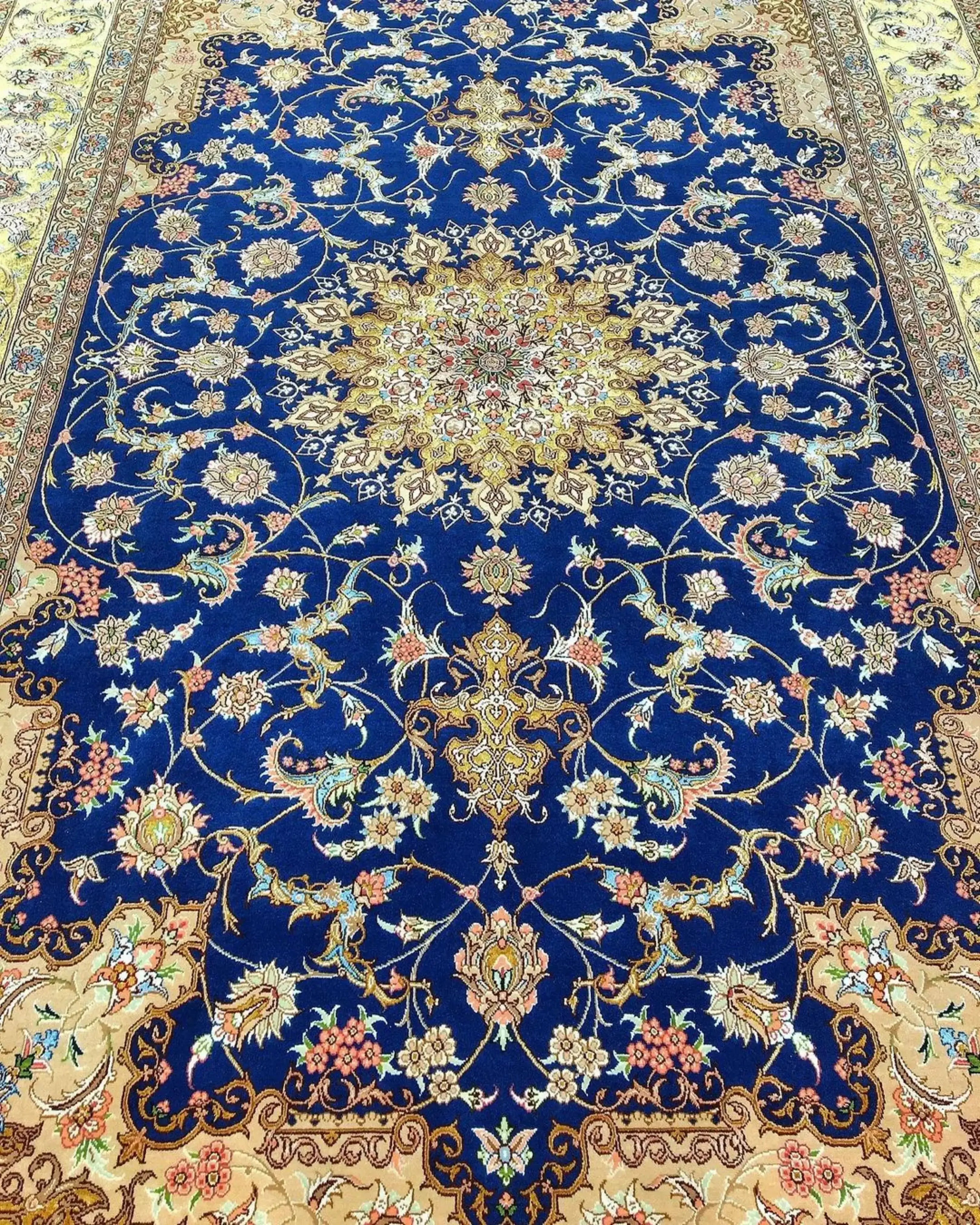 Rug Isfahan Mohaghegh 1