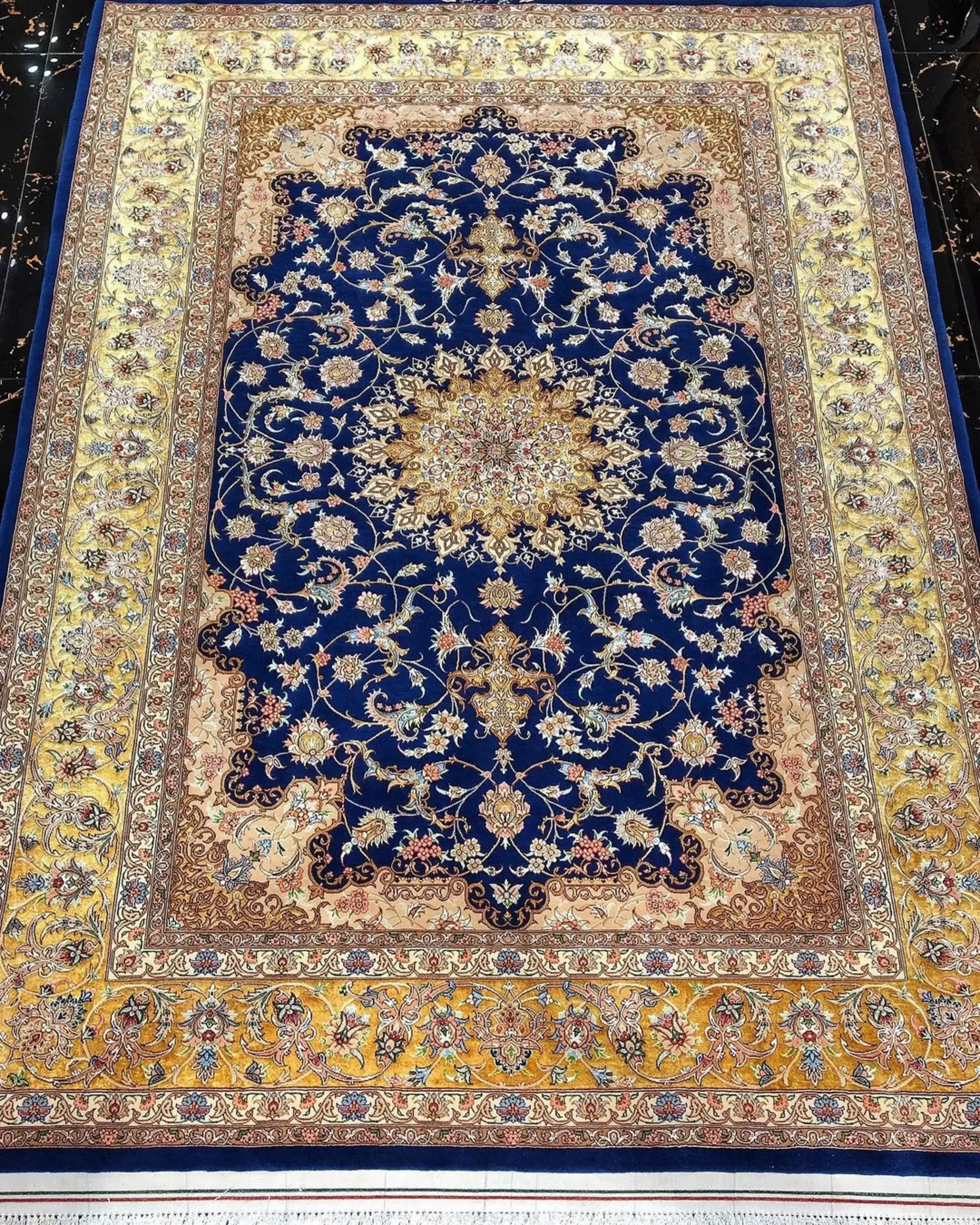 Rug Isfahan Mohaghegh