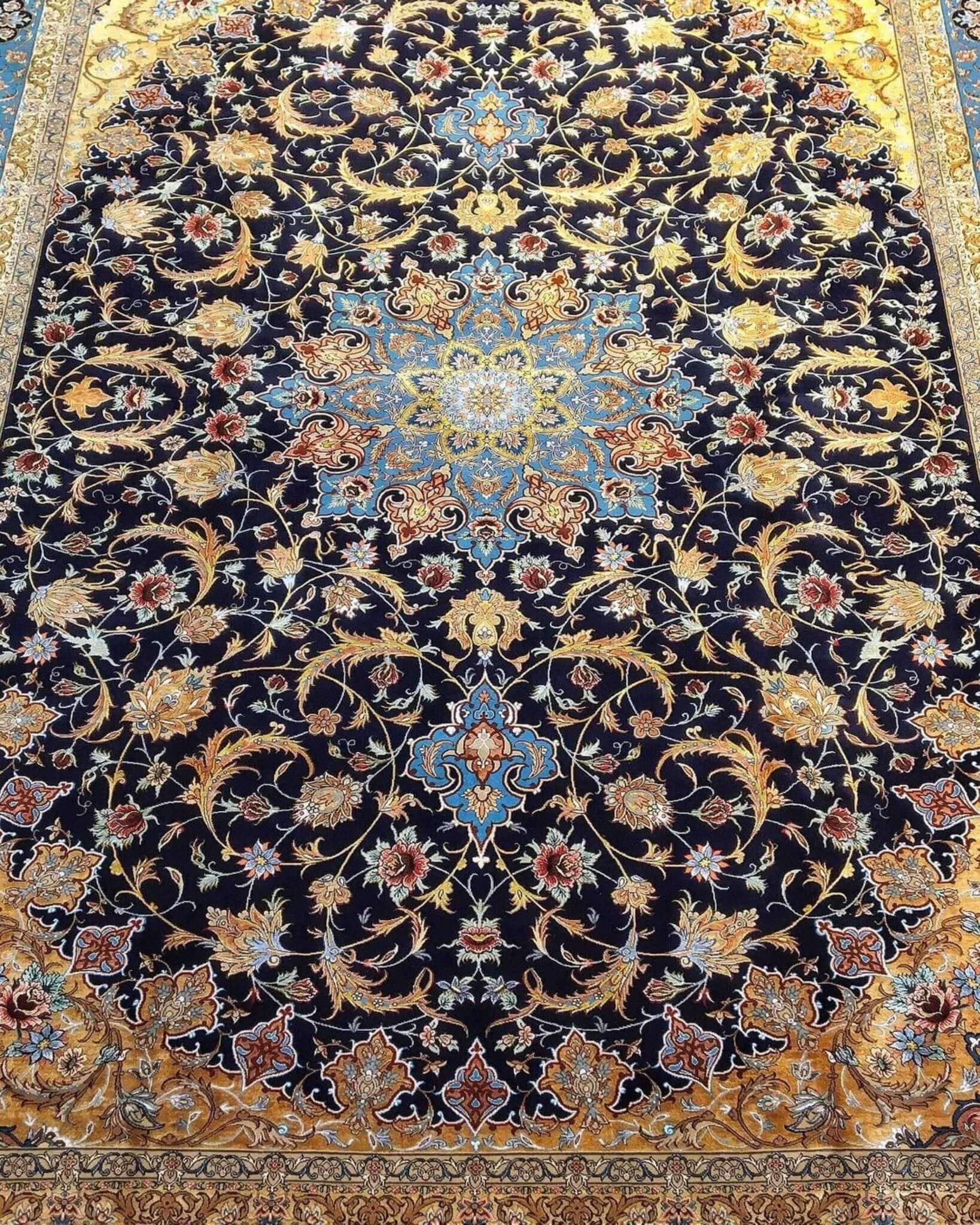 "Elegant Persian Kerman Rug with Silk and Wool, 352 x 250 cm, Knot Density 810,000/m²" – Focus on size and specifications.
