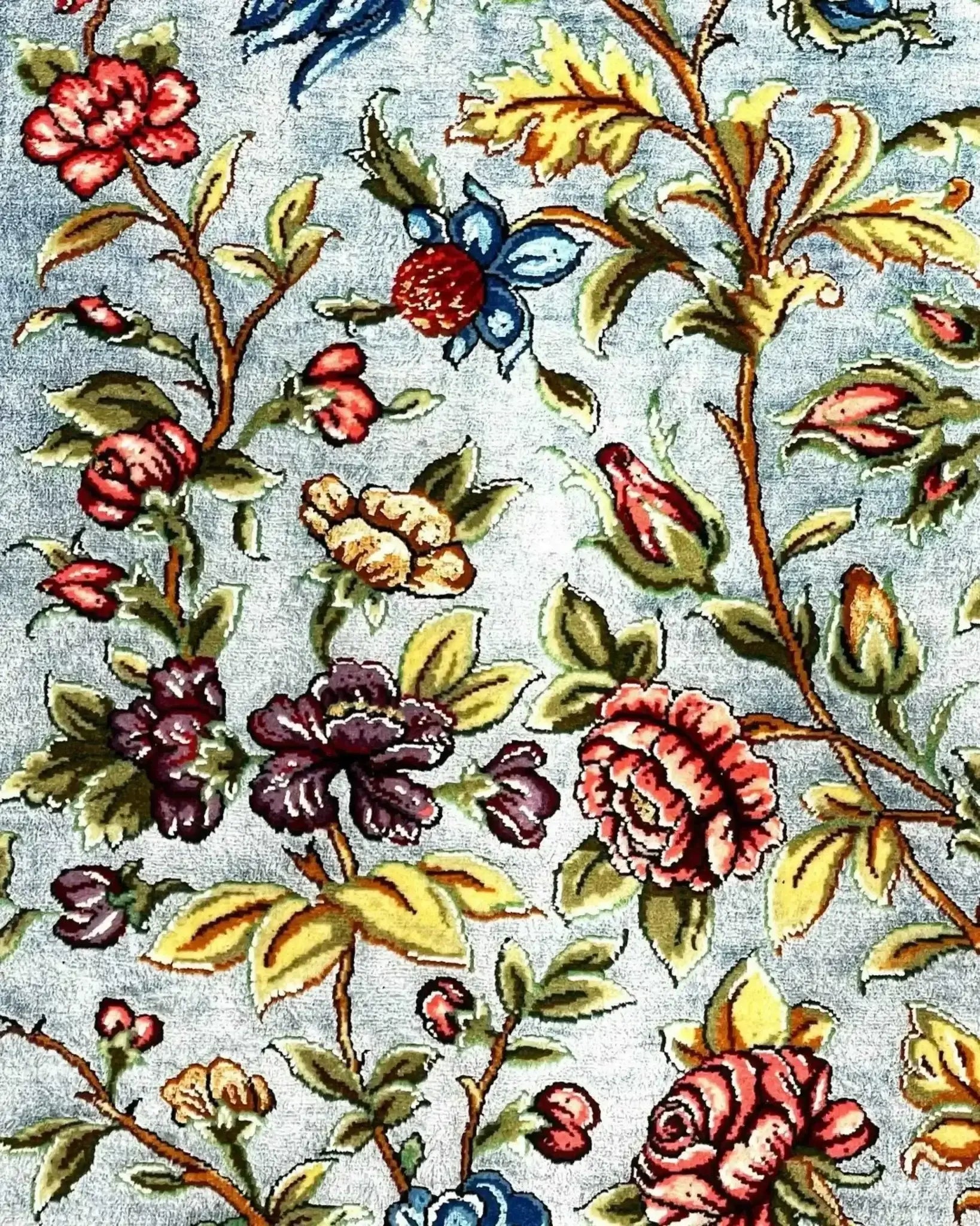 New Persian rug for sale, hand-woven with silk warp, size 175 cm x 110 cm
