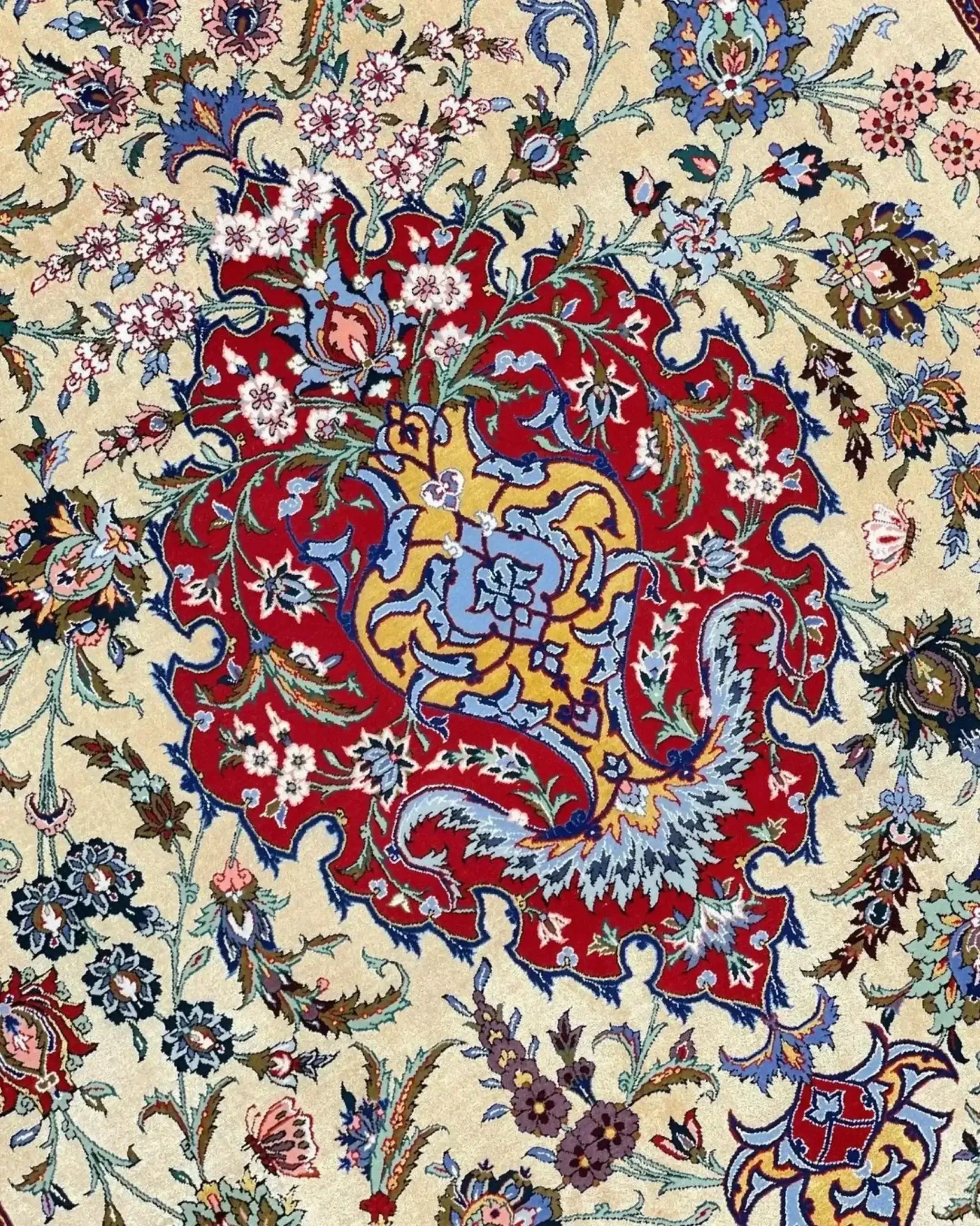 "Buy Luxurious Persian Rugs Online - Alvandie Isfahan Silk-Wool Rug, 1,000,000 knots per m²"
