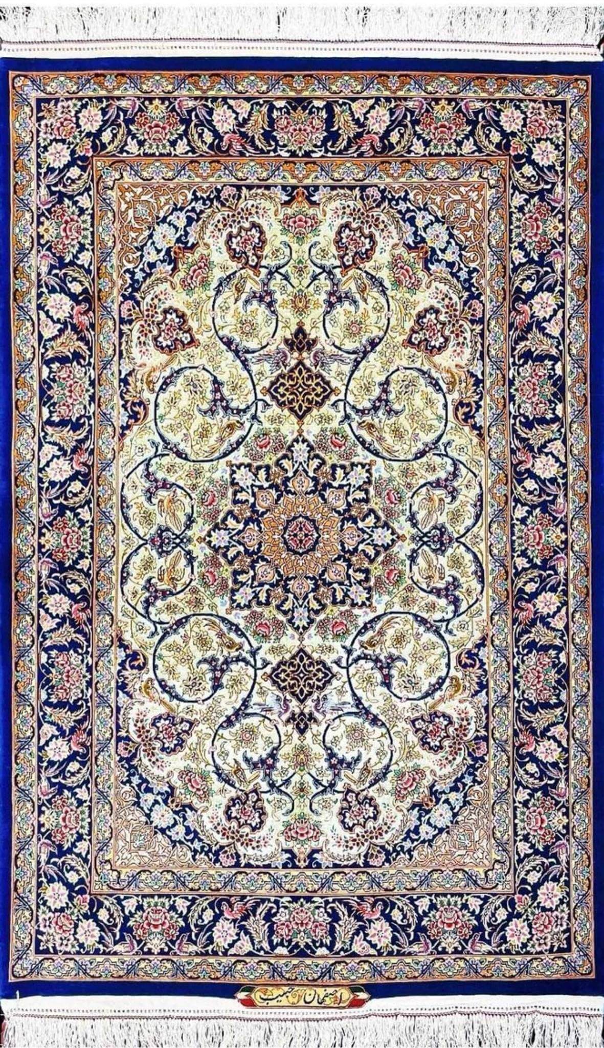 "Full view of authentic oriental rug from Isfahan, 155x107 cm, crafted by Weaver Habib."
