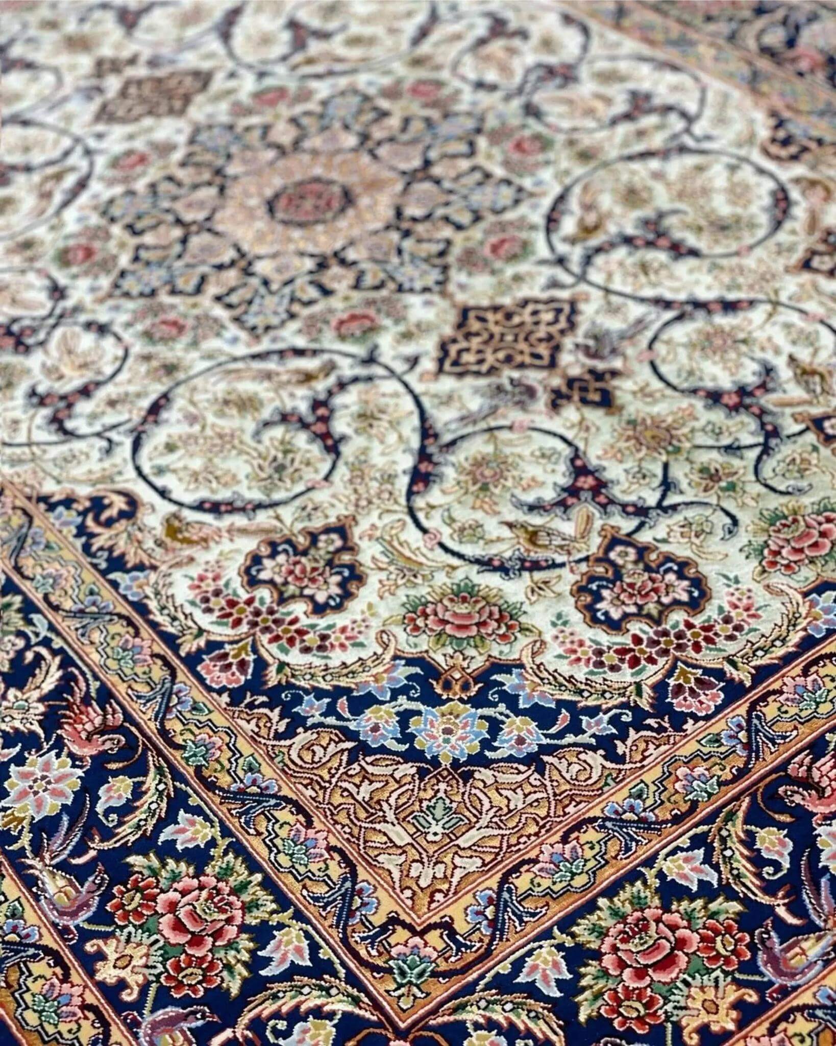"Authentic oriental Isfahan rug, 155x107 cm, hand-knotted with silk and wool blend, made by Weaver Habib."
