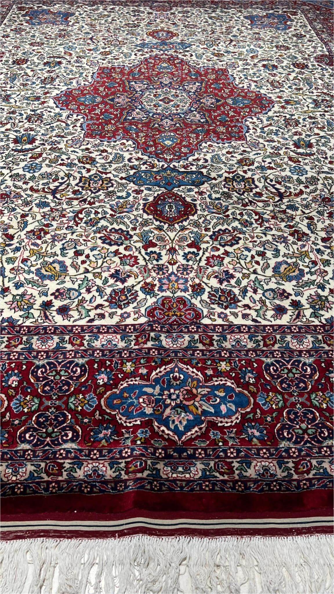"Antique Persian rug from Iran, hand-knotted Isfahan rug, 330x215 cm"
