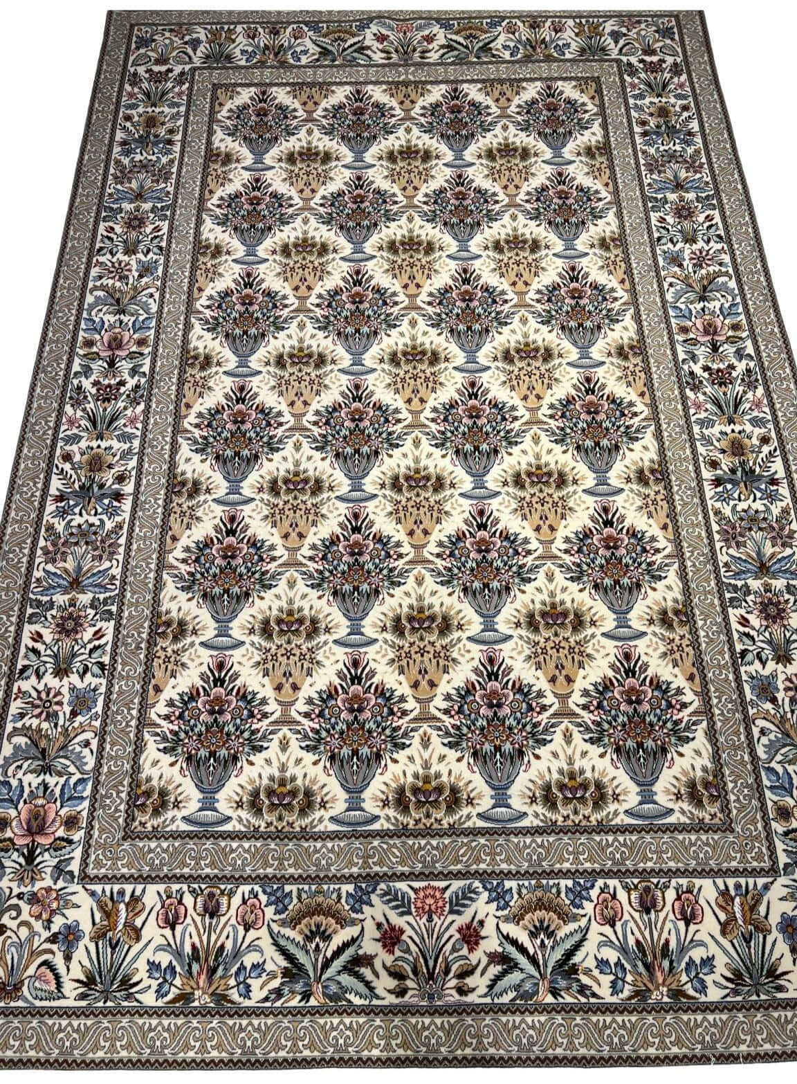 "Fine Persian rug for sale, hand-knotted Isfahan carpet by Kheirie"
