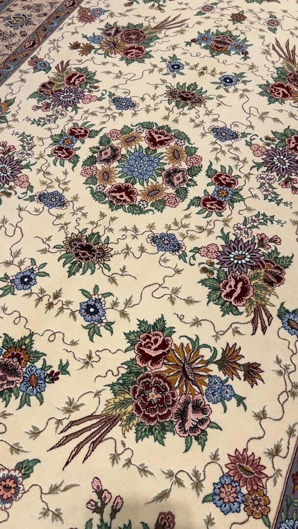 "Elegant handmade Persian rug from Isfahan, crafted with silk warp and wool-silk pile, showcasing intricate floral motifs, sized at 170 cm x 110 cm for luxurious home decor."