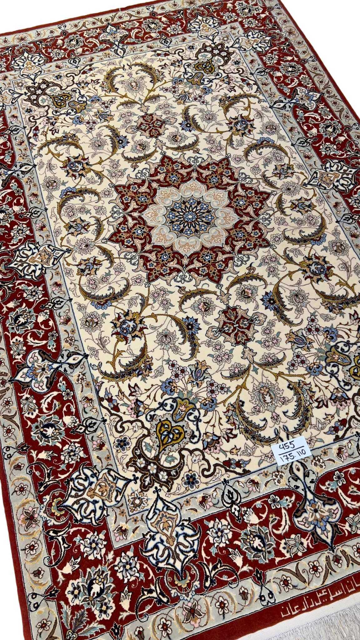 "Certified hand-knotted Isfahan rug with 640,000 knots per square meter, made in Iran."
