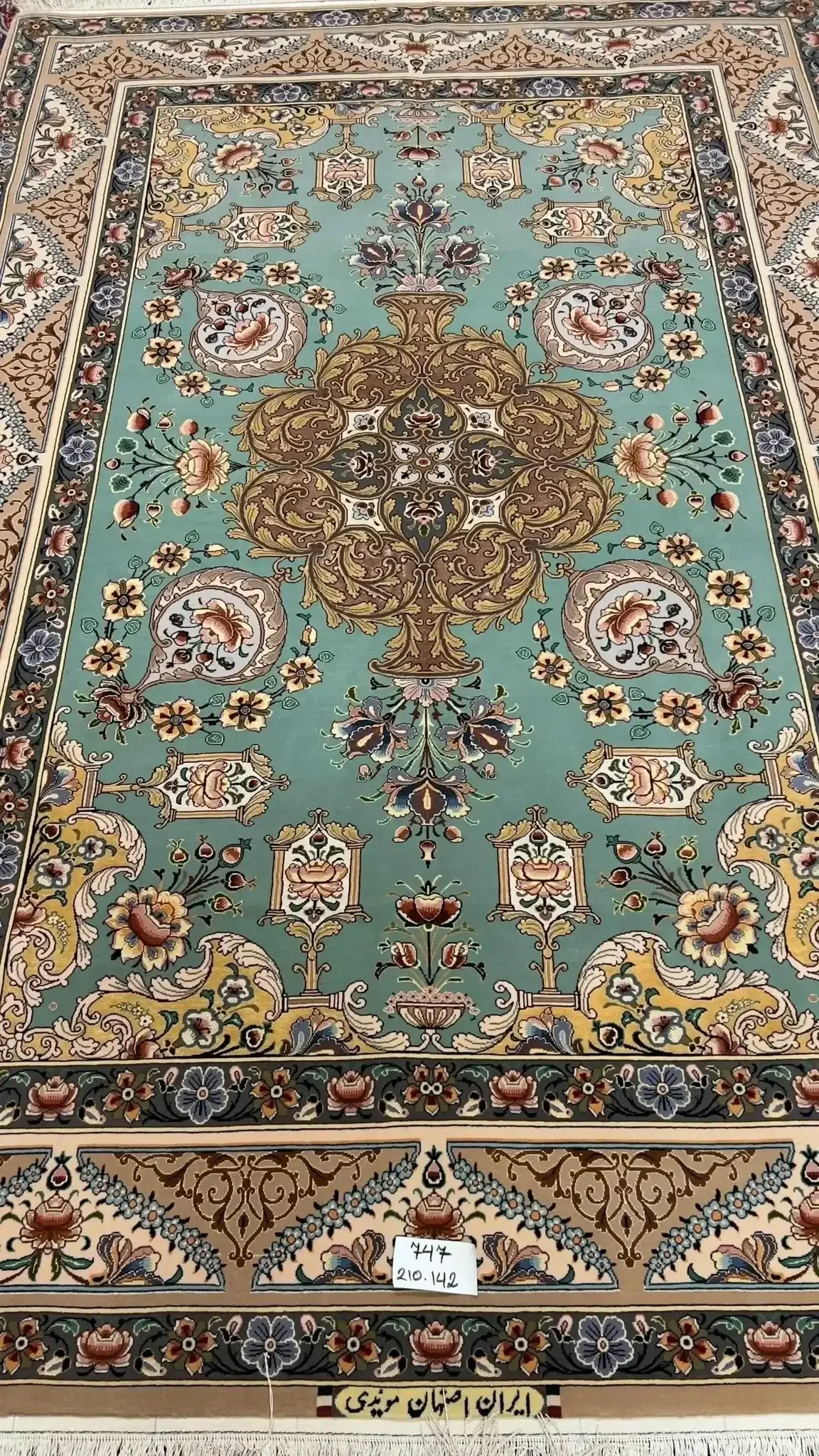 "Luxury Persian Hand Knotted Wool and Silk Rug by Master Moeidie – 210 x 142 cm, Isfahan Origin."
