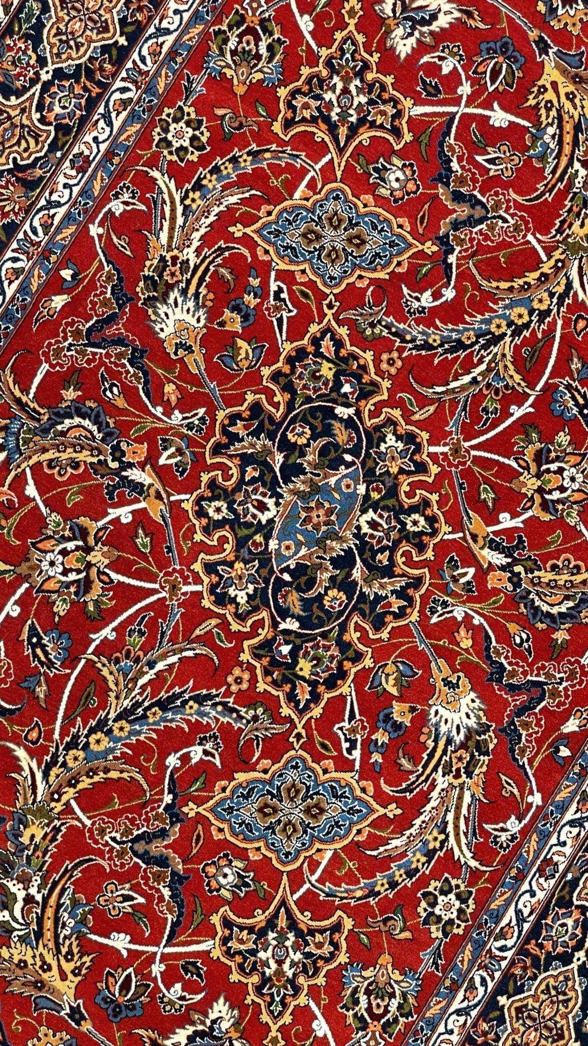 "Handmade Persian rug by Shahabpour – Isfahan silk and wool blend, 5 mm thick, 160x105 cm"
