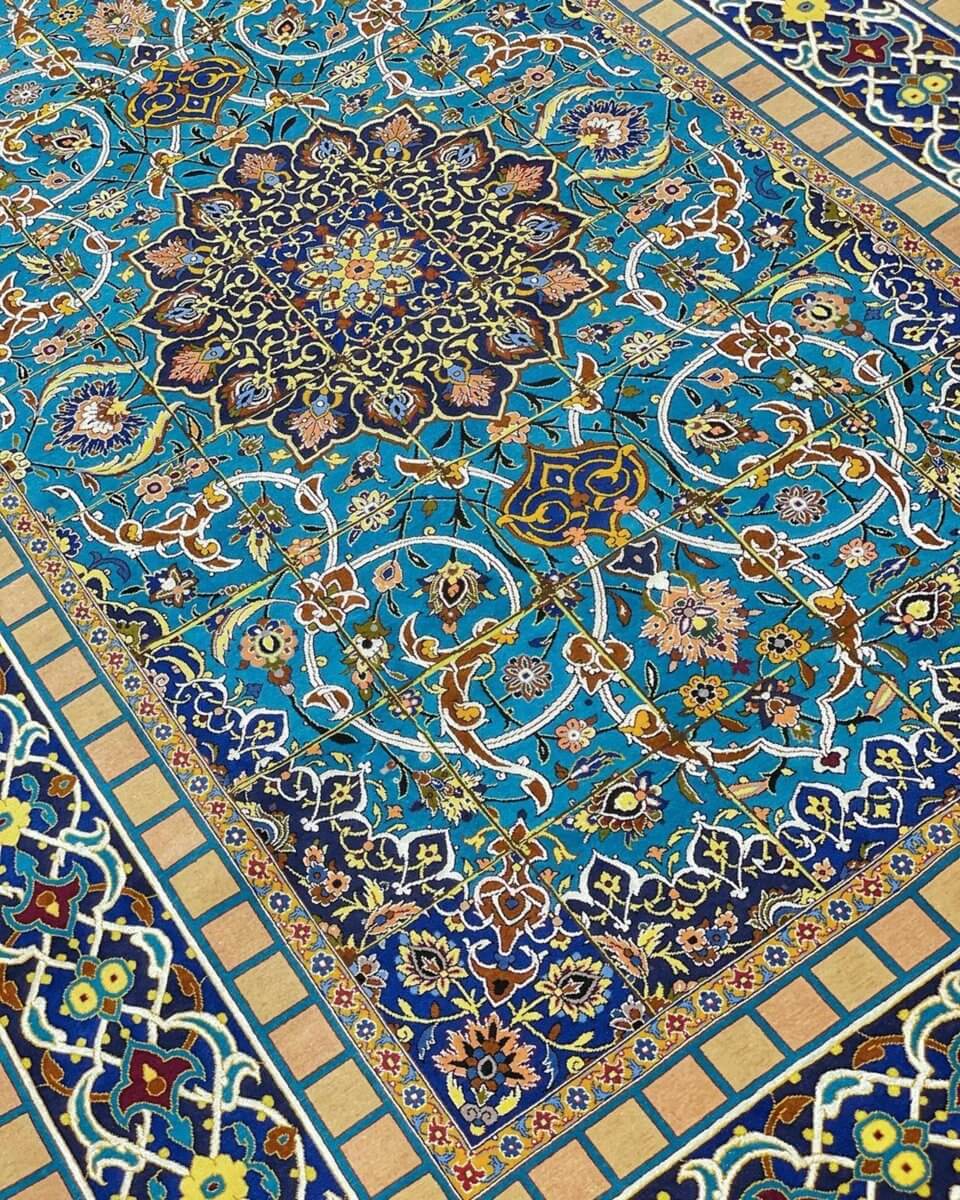 "Luxury Persian rug, hand-knotted in Isfahan, Iran, 220x150 cm, with a silk and wool blend."