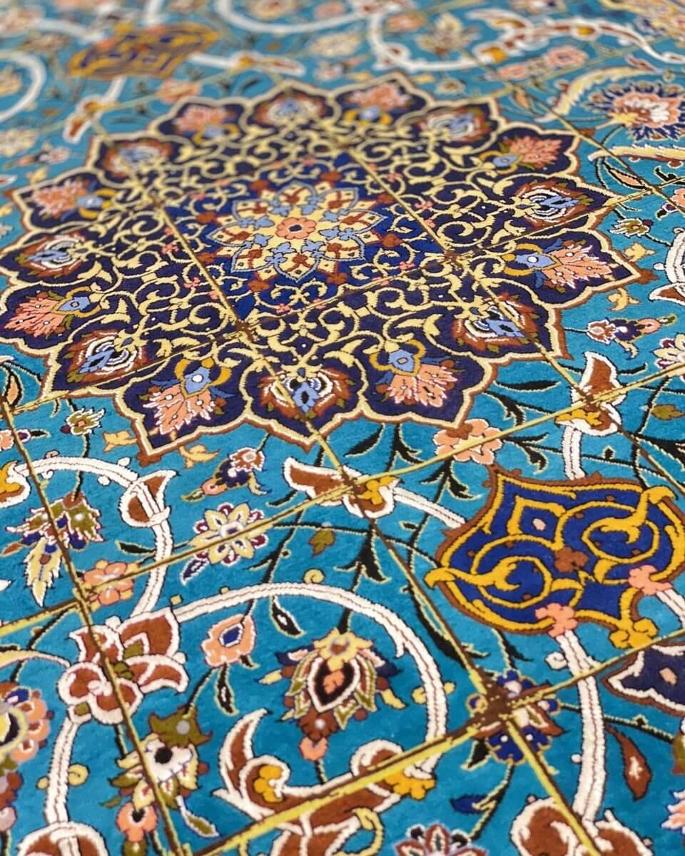 "Hand-knotted Persian rug from Isfahan, 220x150 cm, with a blend of silk and wool, made by Grandmaster Haghighie."