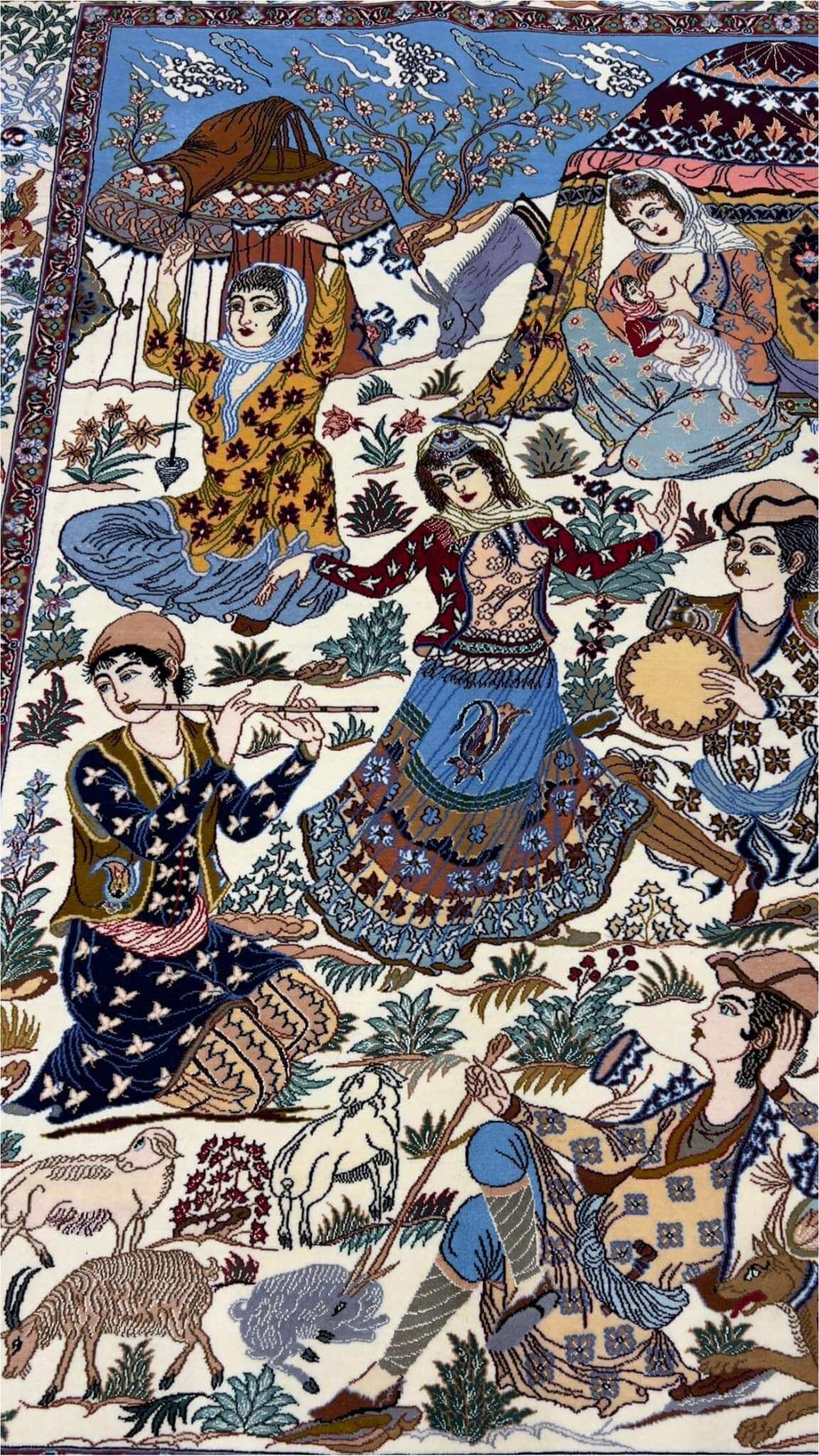 "Authentic Persian wool rug from Isfahan – 175x105 cm, hand-knotted with 810,000 knots/m², featuring a wool and silk pile for a timeless and sophisticated look."
