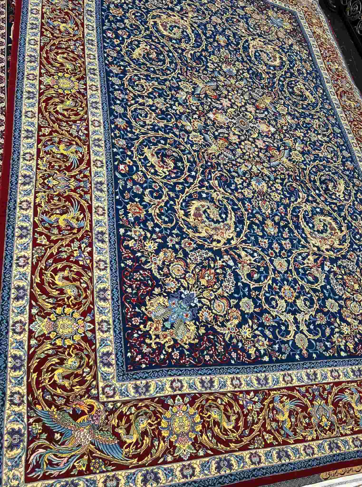 Isfahan Persian Rug – Hand-knotted with intricate patterns, this wool and silk rug is a masterpiece from Isfahan, suitable for any high-end interior.
