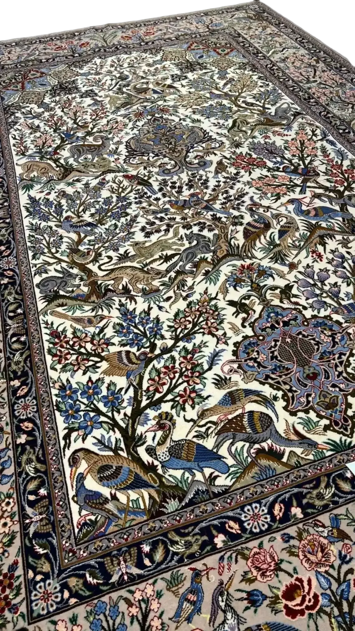 Elegant silk-wool blend rug with expansive floral motif