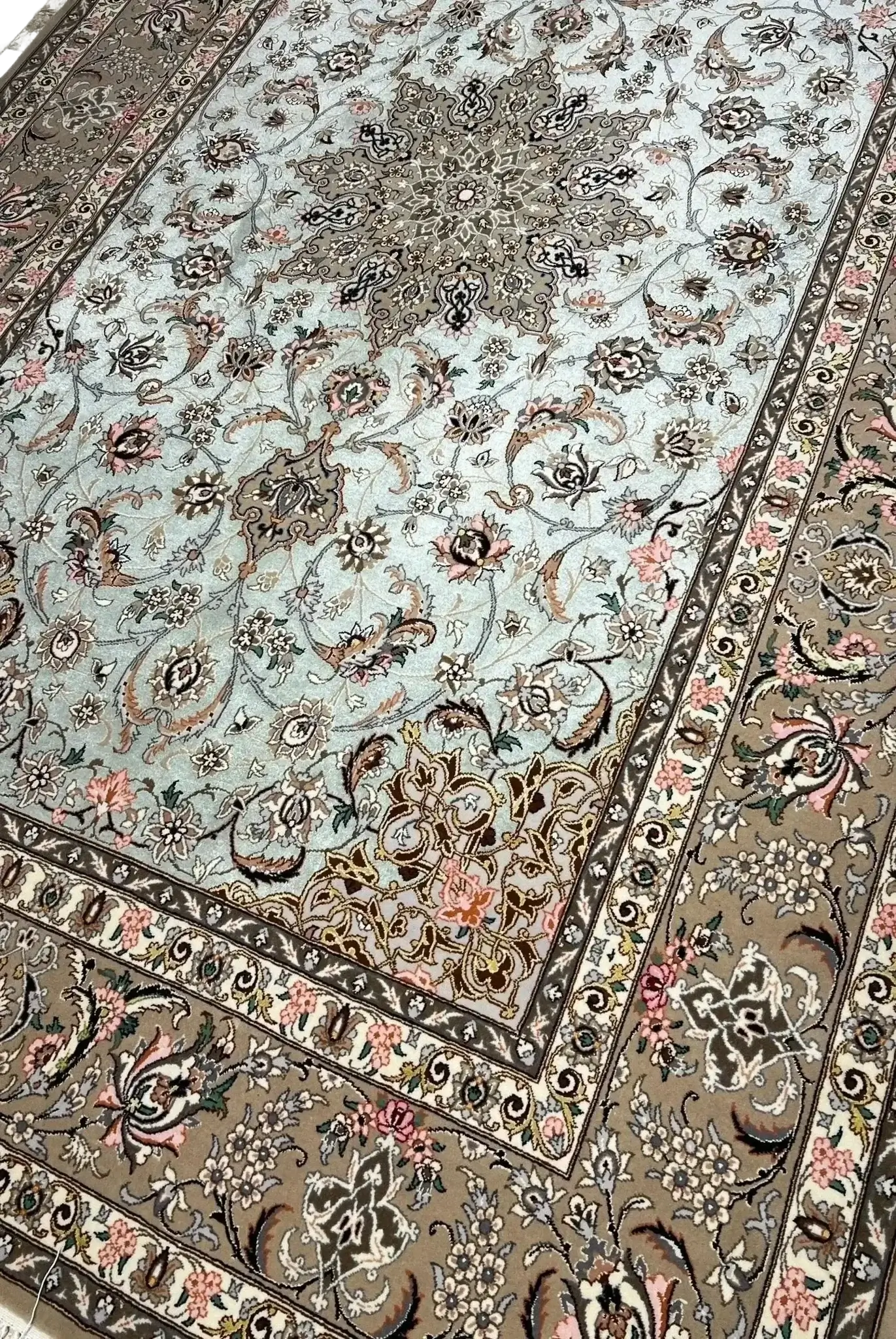 Opulent floral-designed 230x145 silk and wool carpet showcasing a prominent pattern