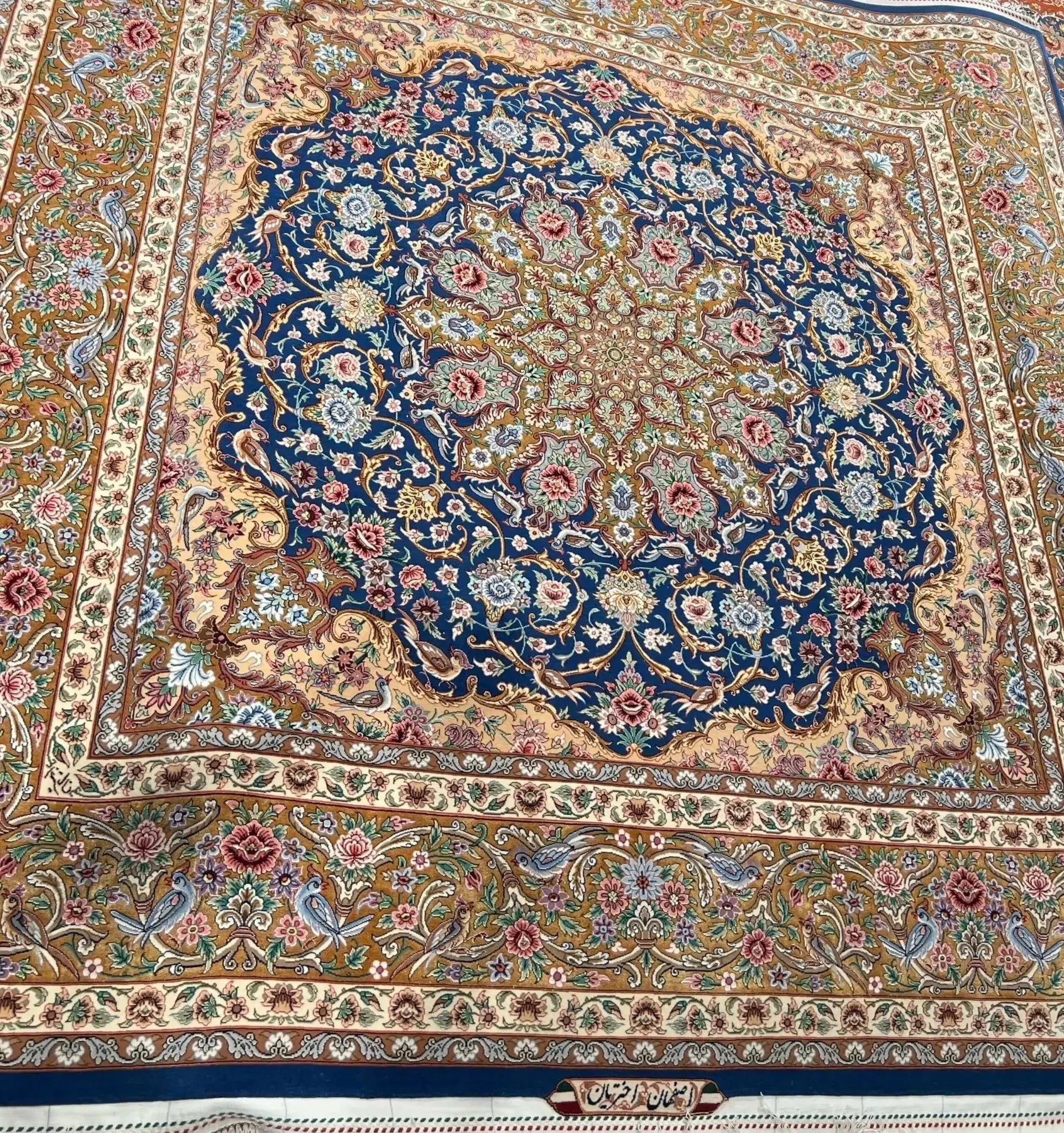 "New Persian Isfahan carpet, 250 cm x 250 cm, featuring a wool pile and silk warp. Handmade by skilled weavers in Iran, perfect for enhancing your décor."


