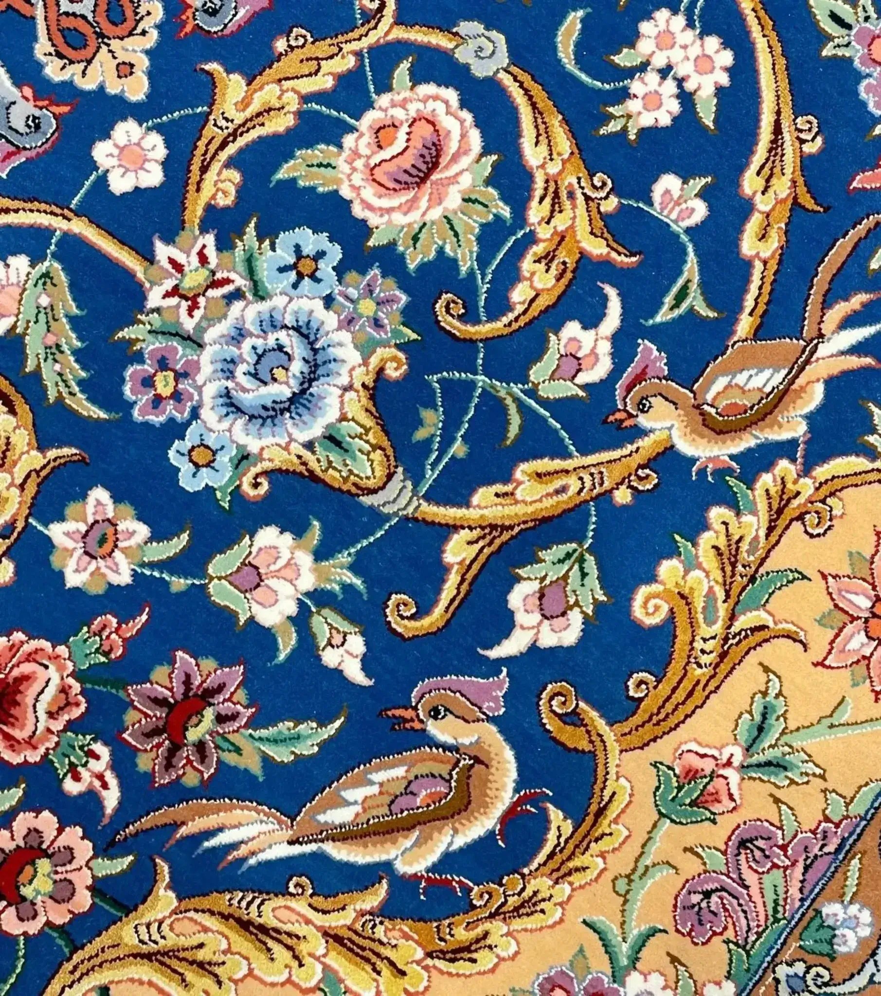 "Handmade Persian Isfahan rug, crafted with wool and silk. This luxurious 250 cm x 250 cm rug has a knot density of 810,000 knots/m², adding a touch of elegance to any room."

