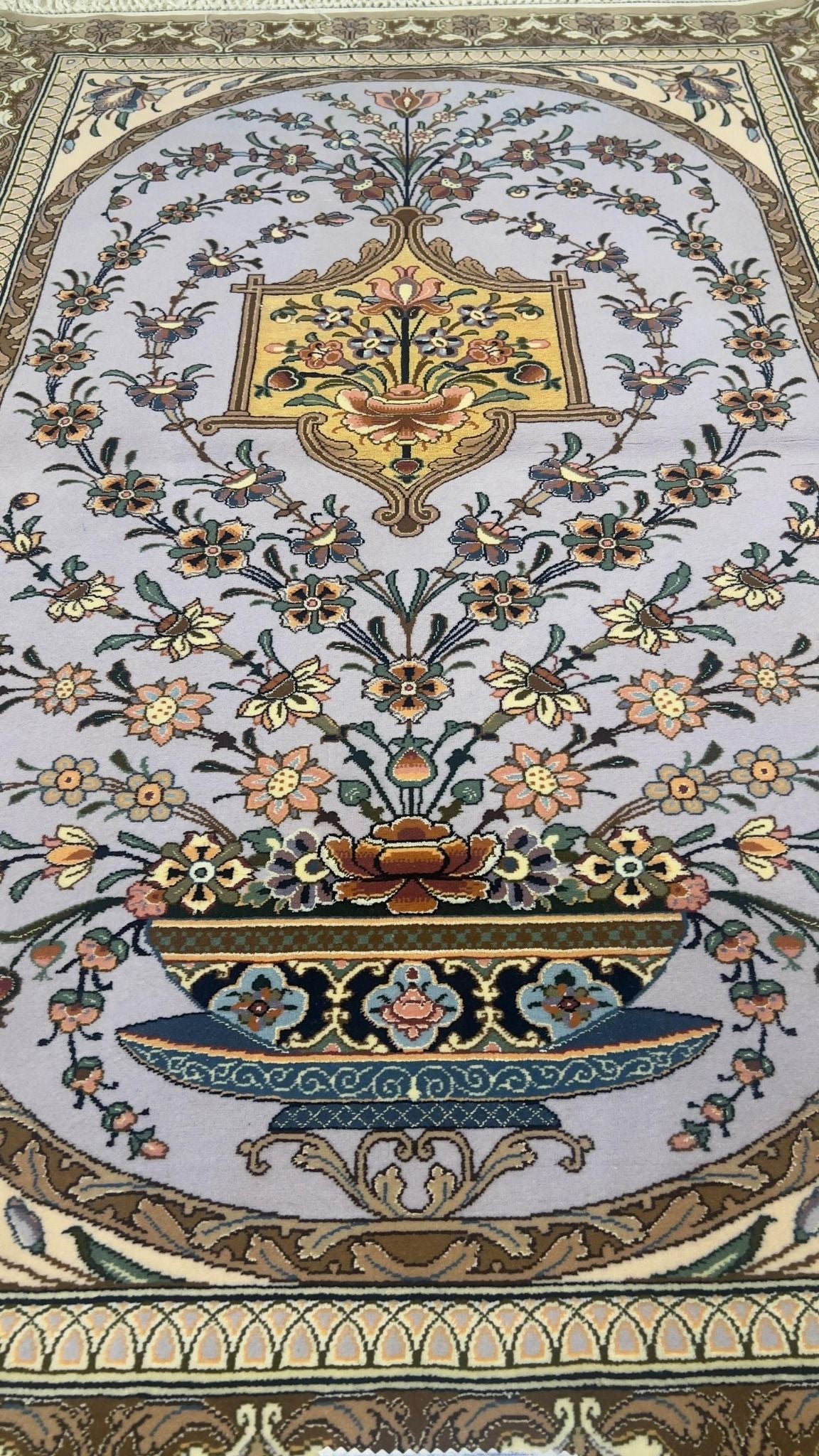 Hand-knotted Persian carpet from Isfahan by Master Moaeidie