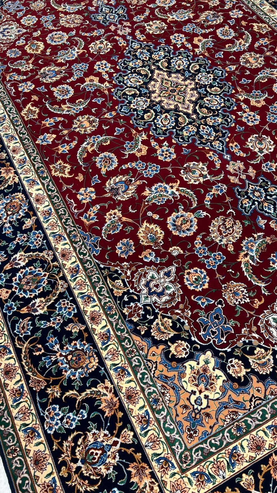 Persian rug with intricate floral design in wool and silk, 235x155 cm
