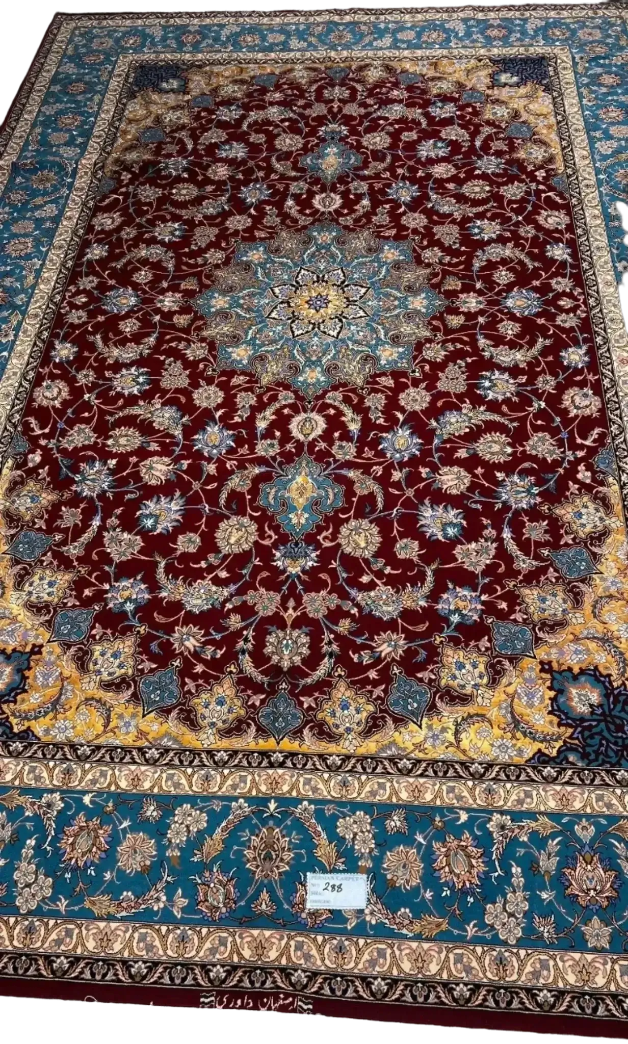 Luxurious Persian wool and silk rug with a knot density of 640,000/m², crafted by Davarie in Isfahan.

