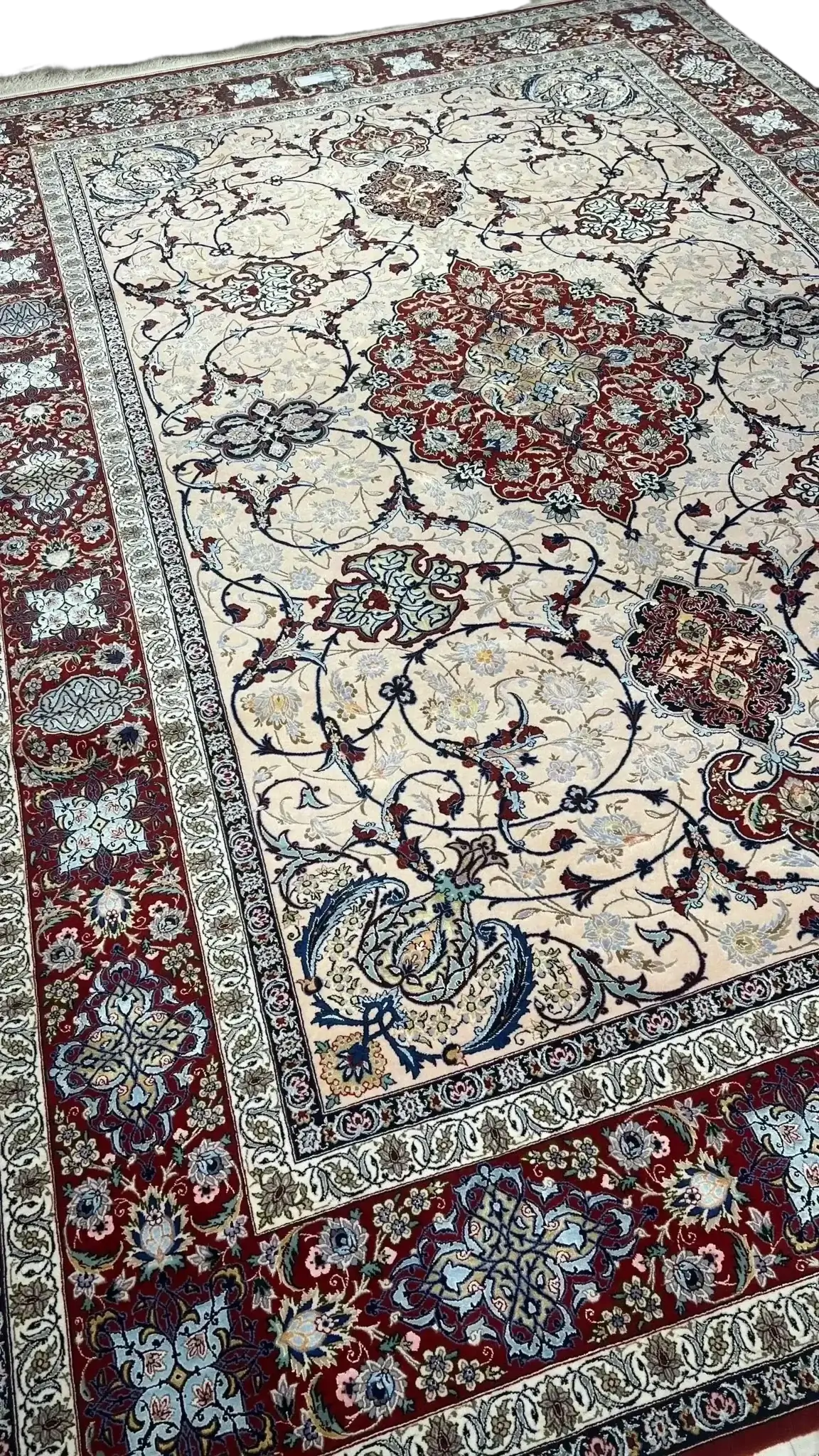 Ghenaat's Isfahan rug featuring a prominent central medallion design