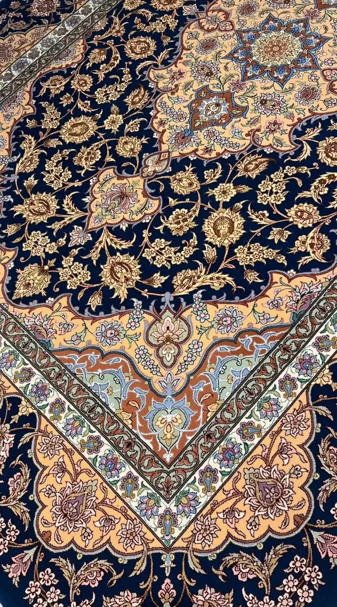 Persian rug with floral medallion design in navy blue and gold, 260x170 cm
