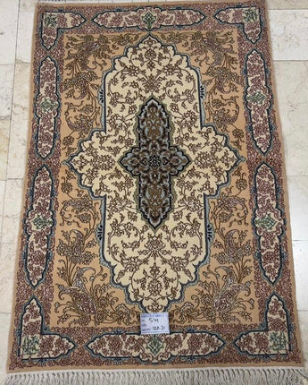 The 120x80 cm Esfahan Persian rug is a stunning piece of Persian rug-making that boasts an impressive level of craftsmanship, luxurious materials, and exceptional design